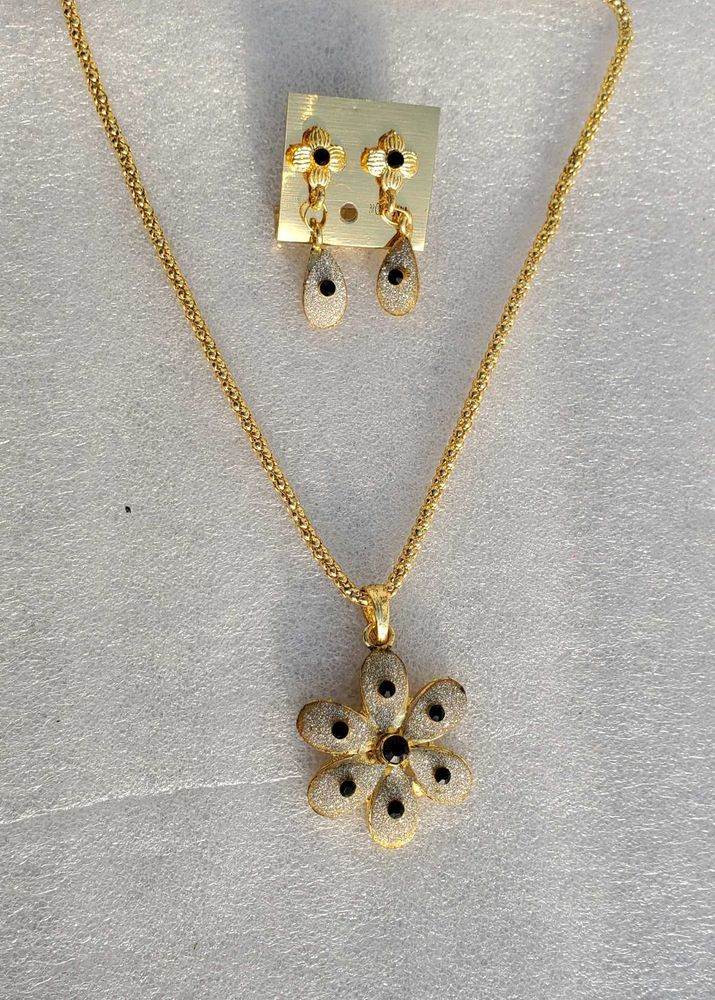 HIGH QUALITY SILVER NECKLACE WITH EARRINGS