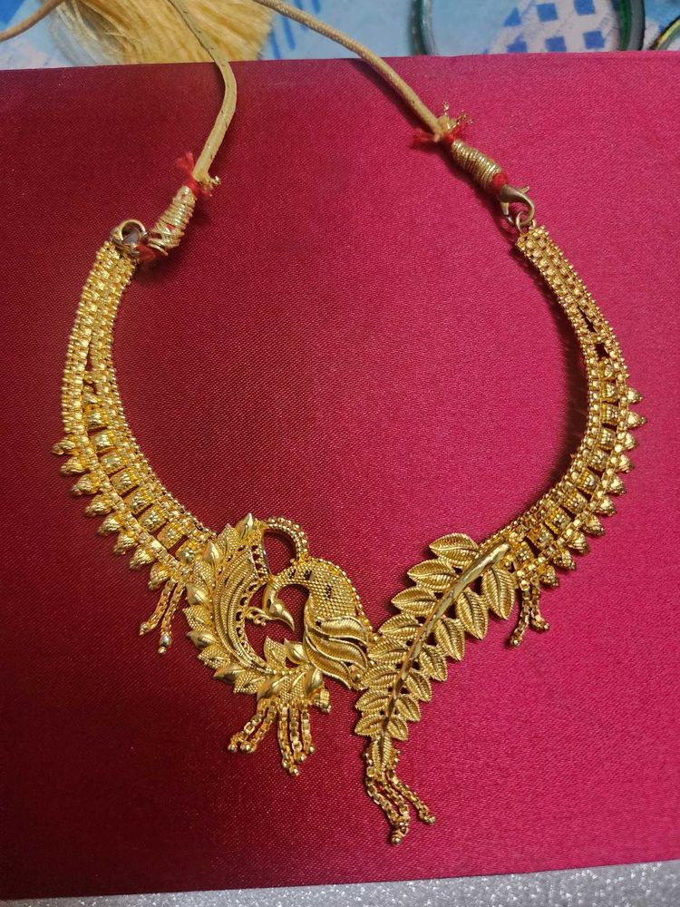 Elegant Gold Tone Necklace