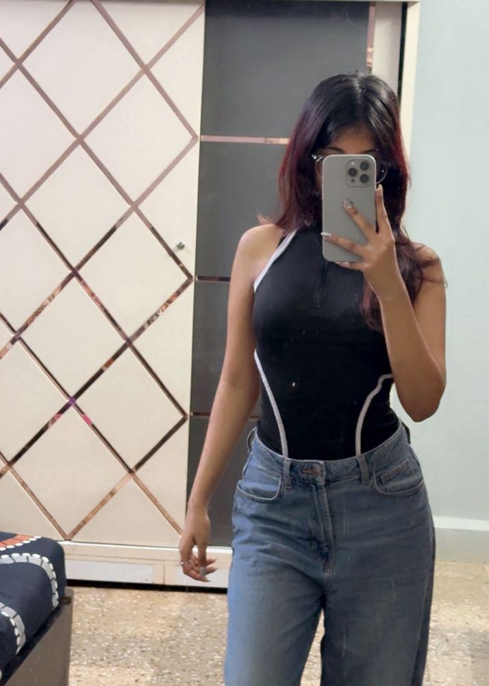 Chic Zip Up Black Fitted Top