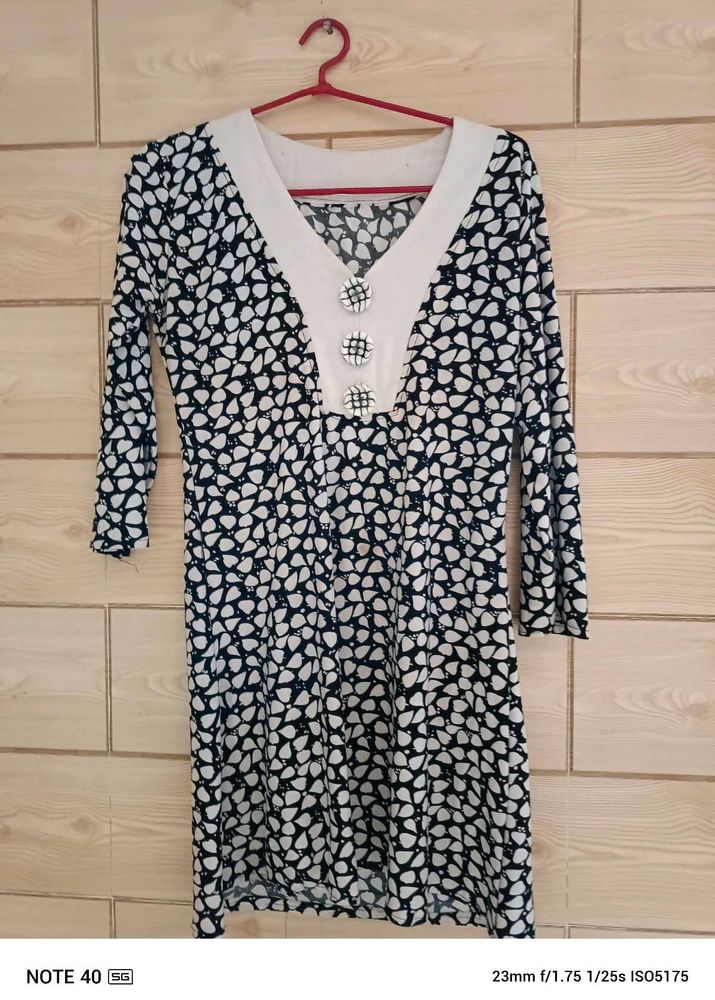 Black N White Top For Casual Time To Wear With Jea