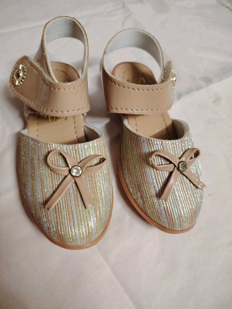 Sparkly Bow Sandals - Size Toddler 5