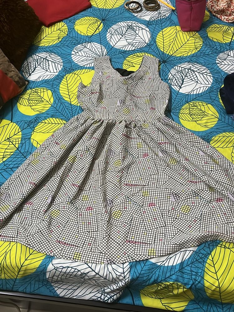 Beautiful Mini Dress With Bow On Back Side