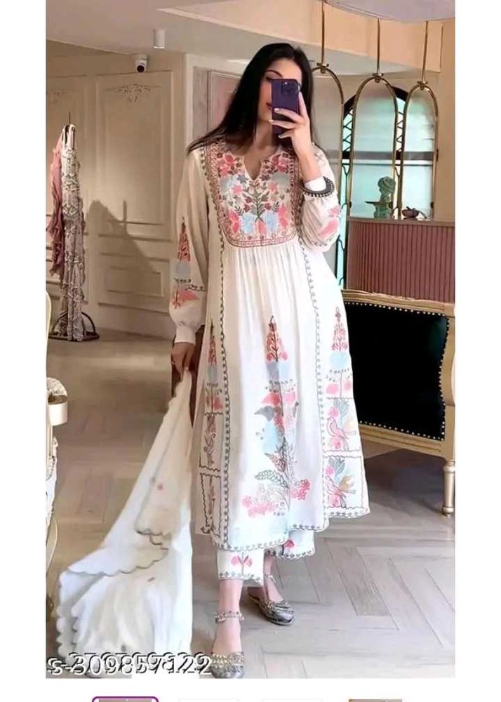 White Floral Embroidered Kurti Set