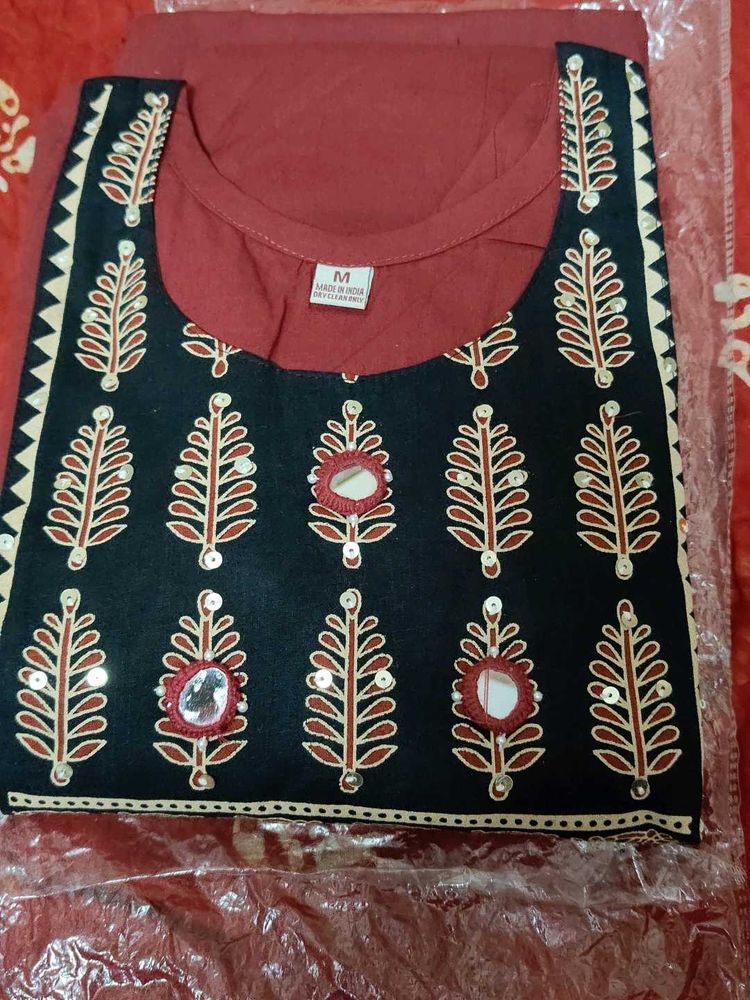 Maroon &amp; Black Embellished Kurti Set