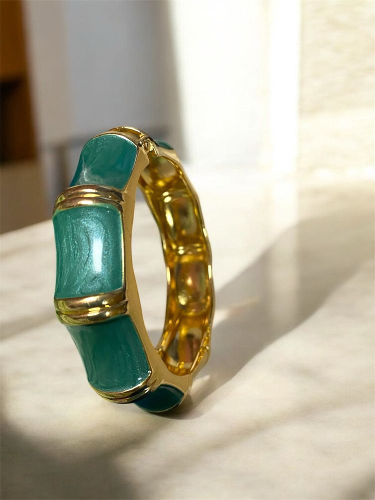 Elegant Green &amp; Gold Bangle