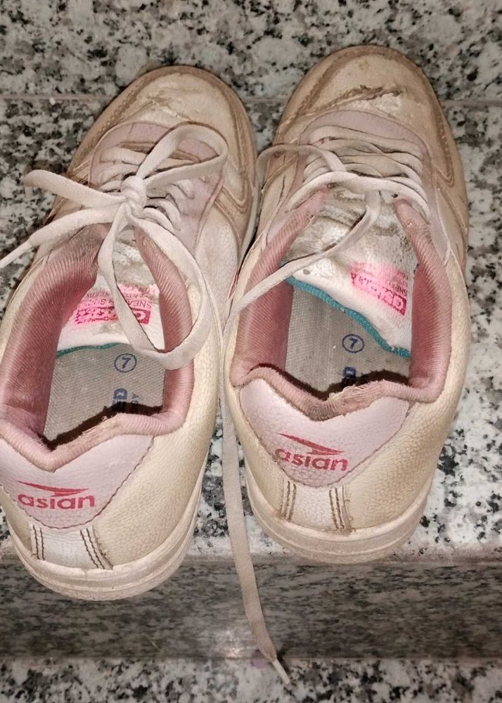 📢 Used Footwear for Sale – Size 7 (Affordable)