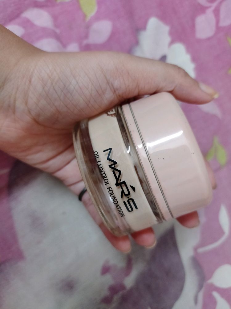 MARS oil control foundation