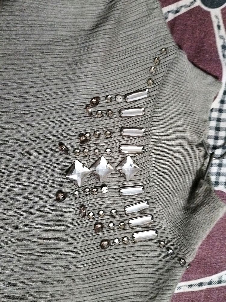 women winter top round neck ( grey colour) stone w