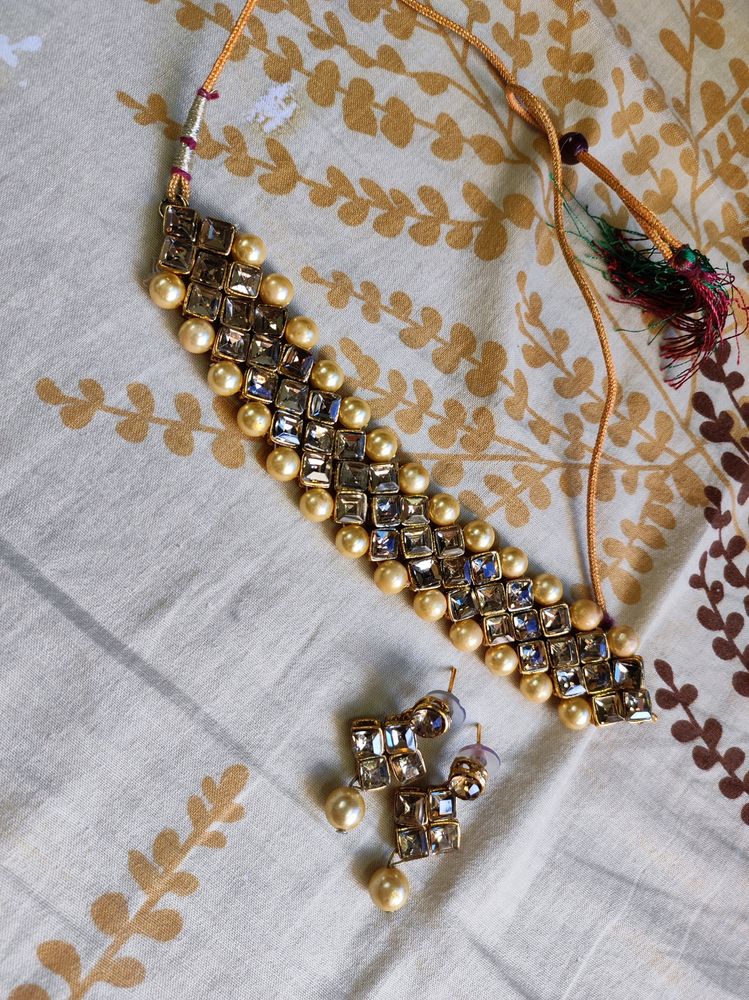 Choker Set With Pearl Detailing