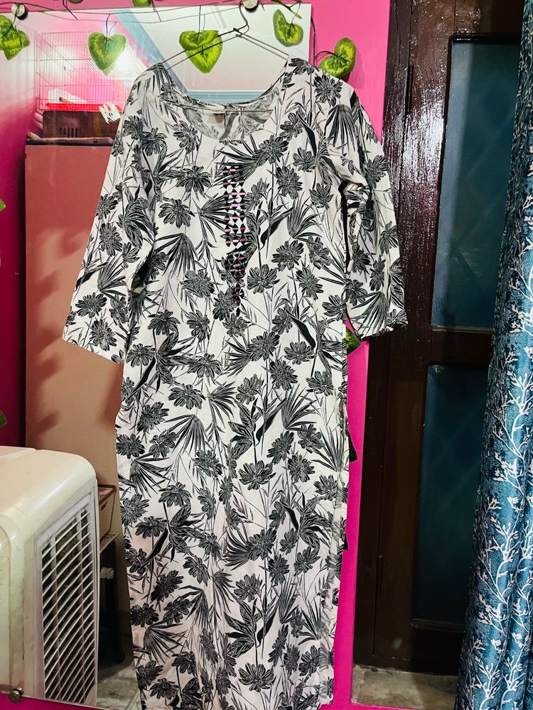 Elegant Black Striped Kurta Set