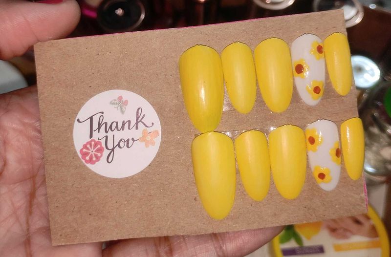 Sunflower Press-On Nails🌻