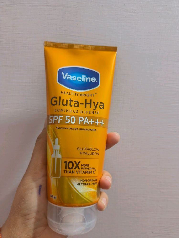 Vaseline Gluta Hya PA+++ Sunscreen