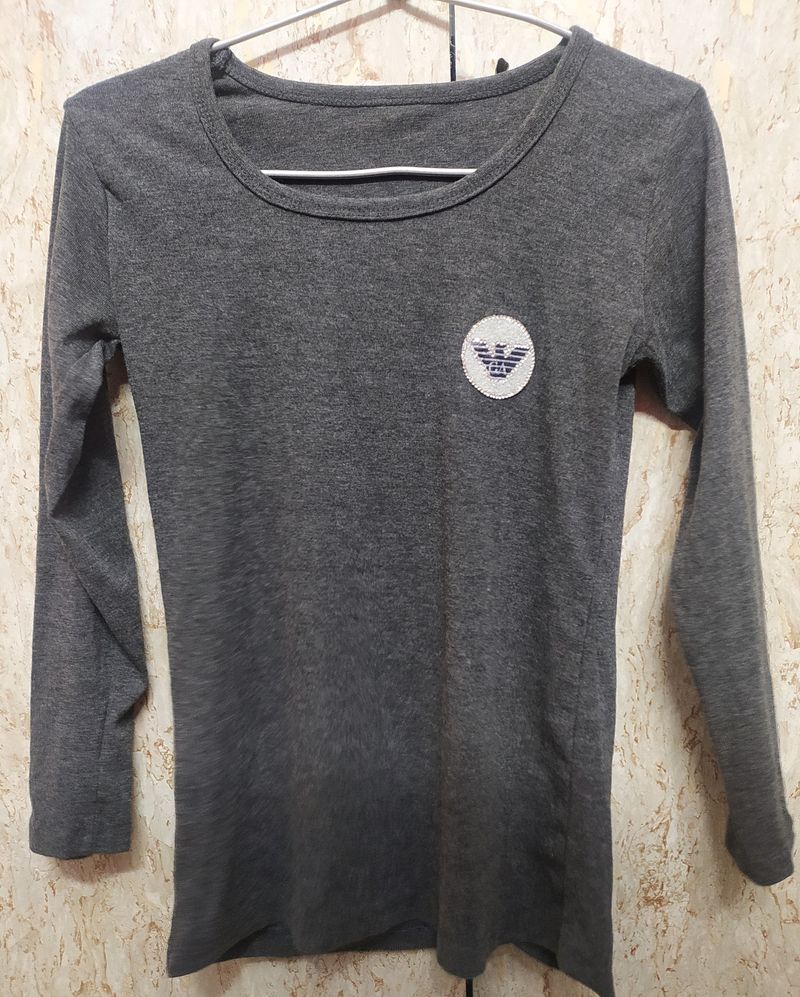 grey fitted long sleeves top