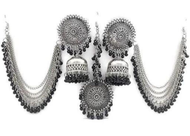 Silver Bahubali Earrings With Tikka