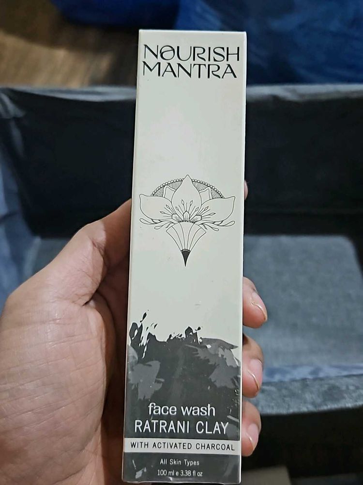 Nourish Mantra Face Wash Ratrani Clay