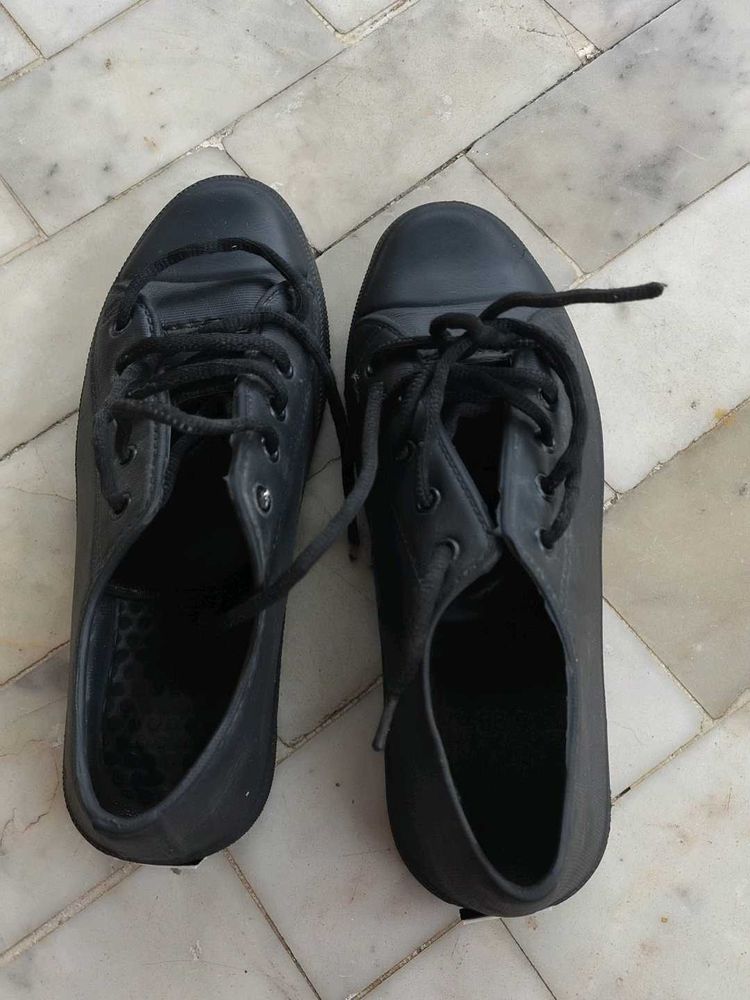 Black Sports Shoes