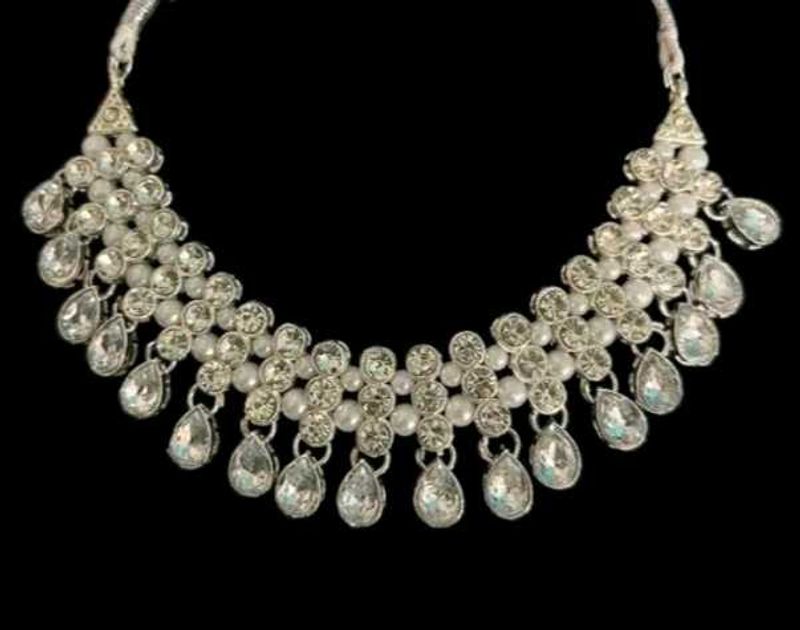 Silver Colour Necklace With Earrings And Mangtika