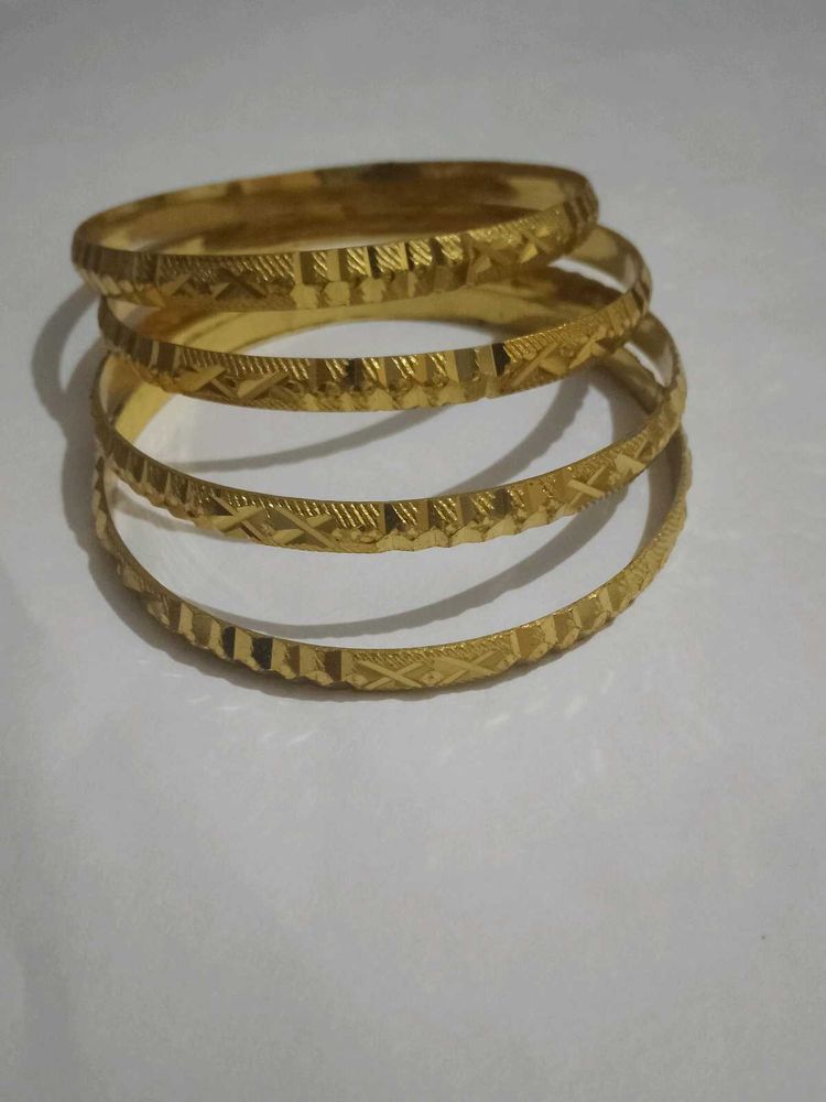Gold-toned Bangle Set (4)