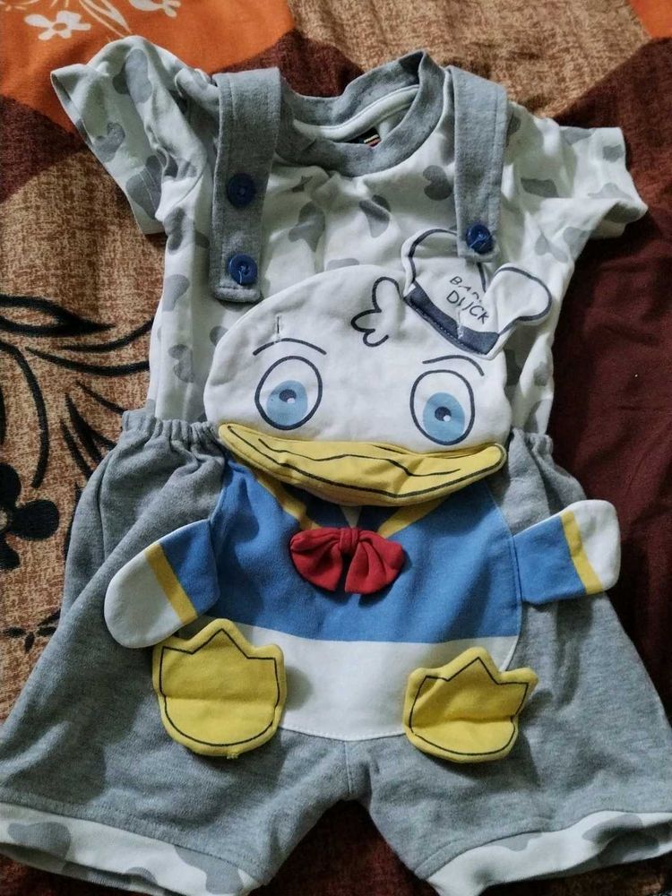 Donald Duck Outfit