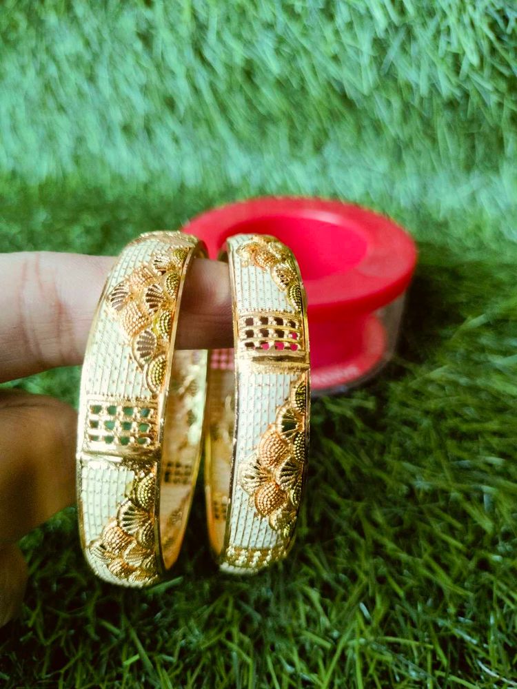 Metal Kangan With Golden Polish