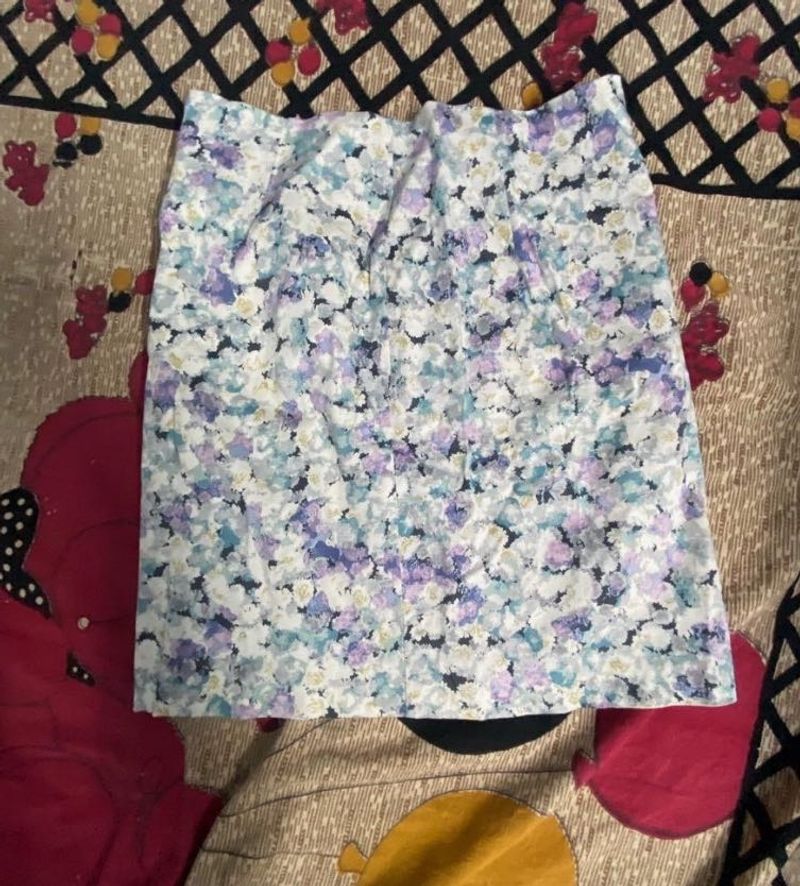 Floral Printed Miniskirt With Side Zipper
