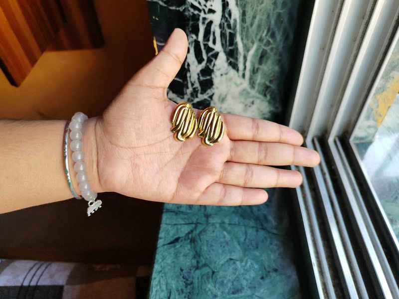 Vintage Gold Tone Clip Earrings