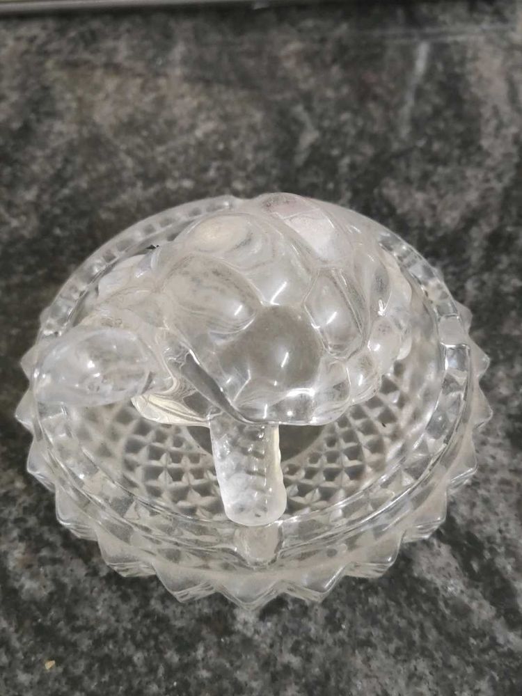 Tortoise glass show piece