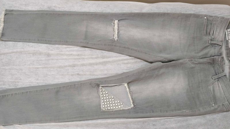 New stretchable Distressed Gray Jeans