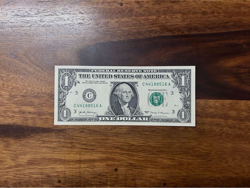 UNC 1 DOLLAR CURRENCY BANKNOTE