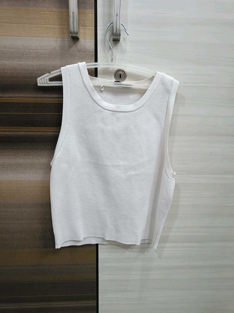Chic White Sleeveless Crop Top