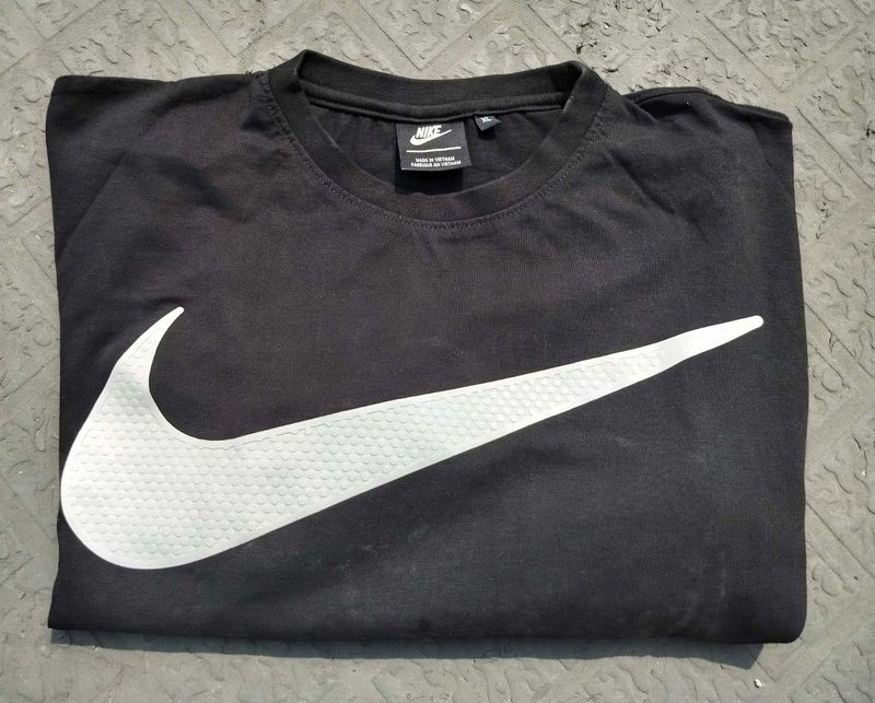 🦓OG NIKE BLACK TSHIRT