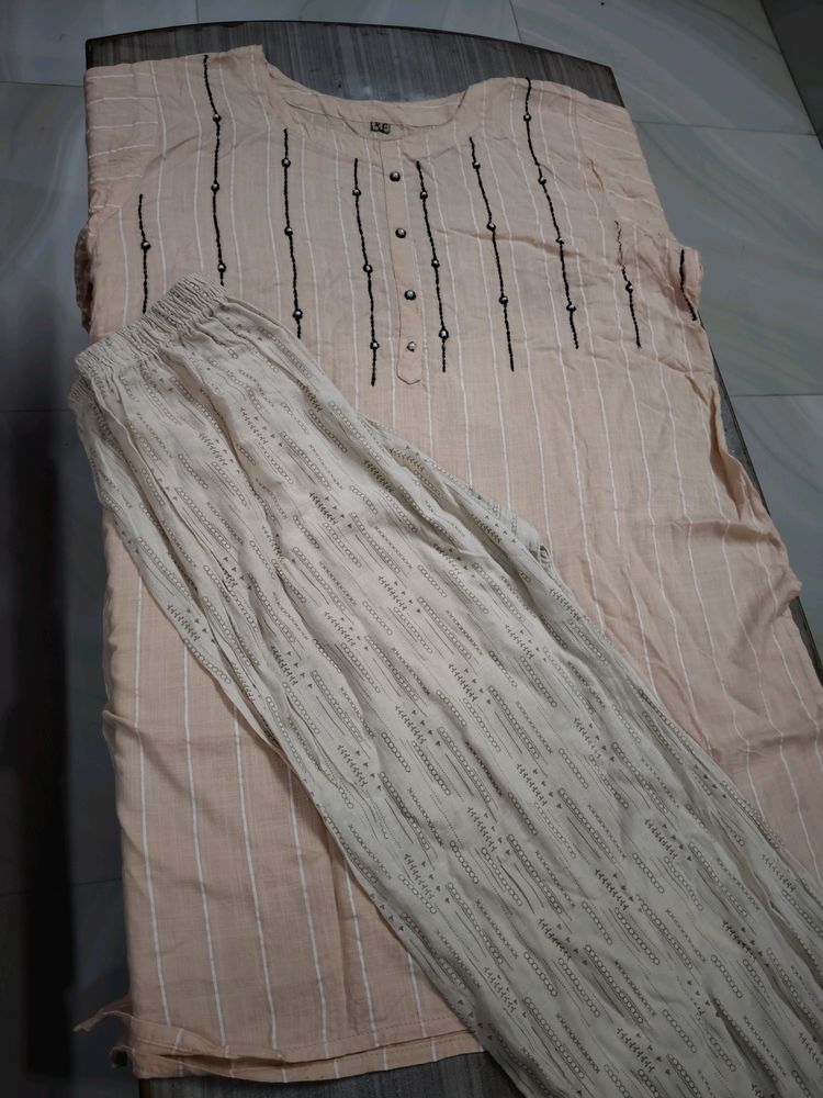 The Size Of This Kurta And Pant Set Is Xl
