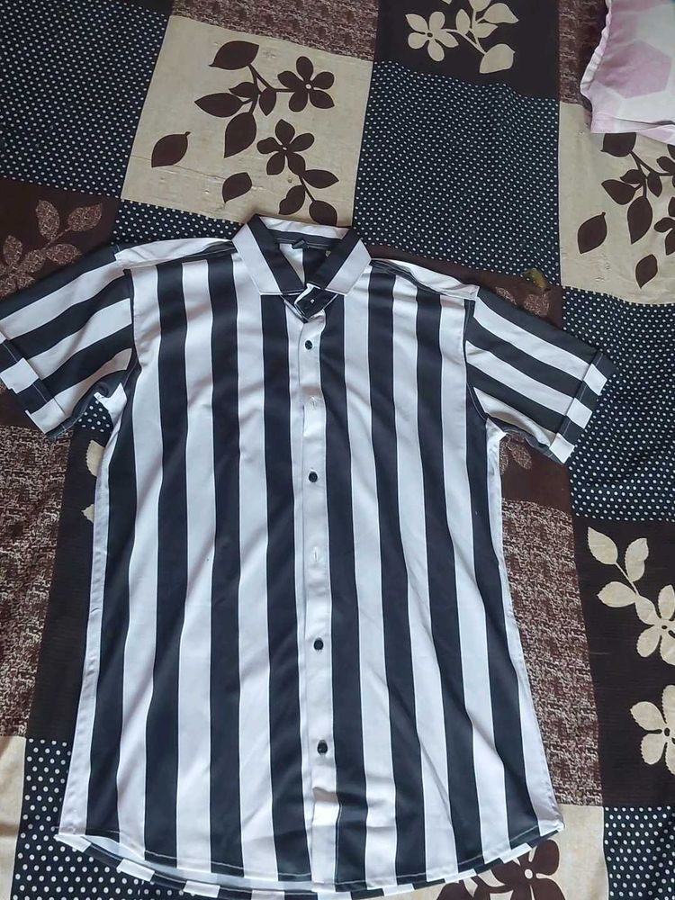 Casual White And Black Half Shirt For Men