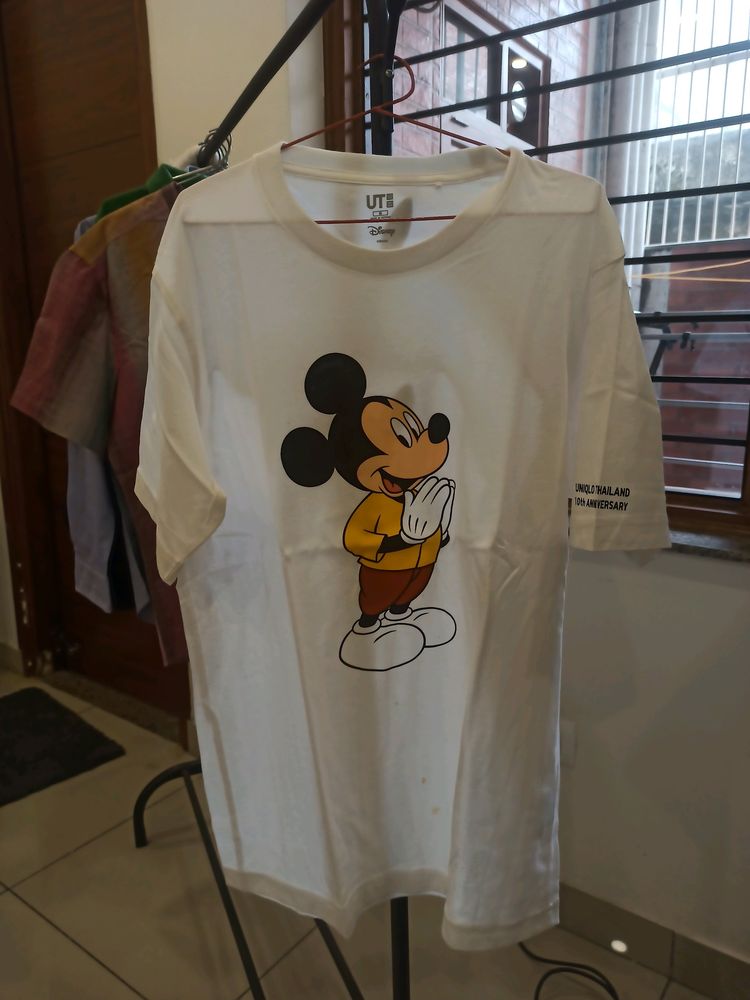 Uniqlo Tshirt At Steal Away Price