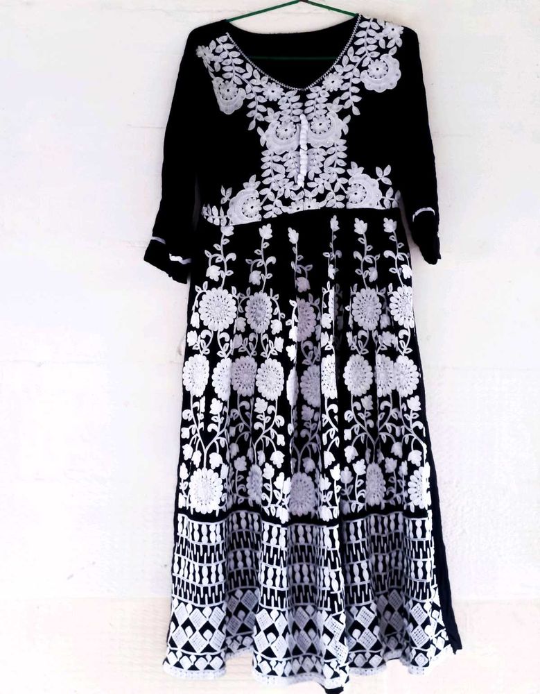 Beautiful Chickenkari Kurthi🖤