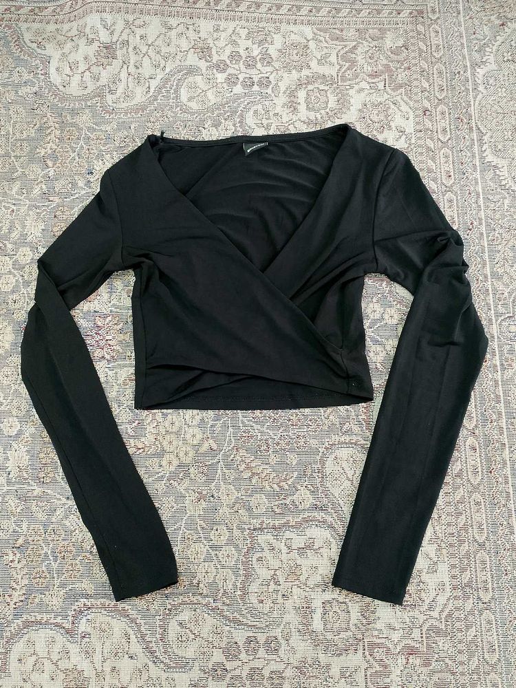 Basic Black Cross Fitted Top.