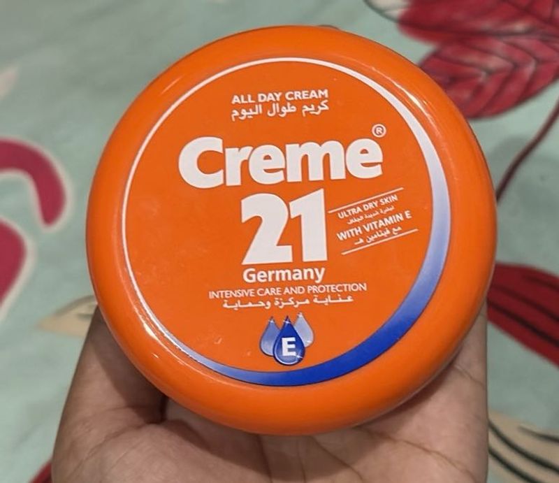 This is Creme 21 All Day Cream. 🌸