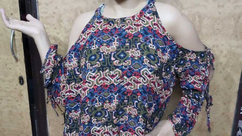 ComboSet 🔥Patterned Halter Top n&#39; Black Jeggy