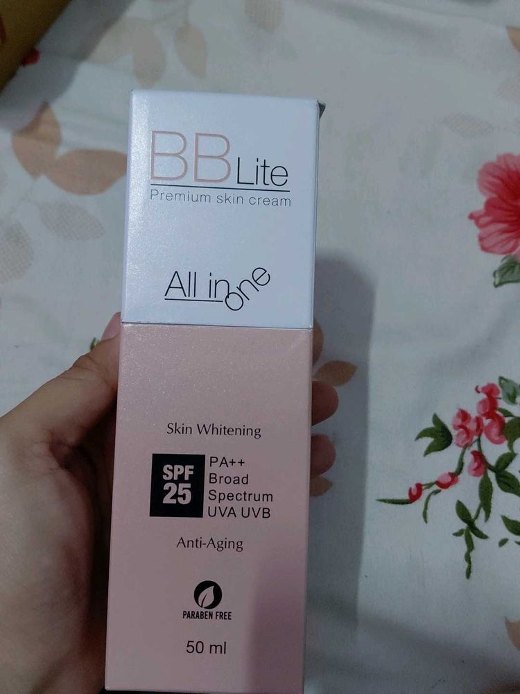 Skin Whitening Spf 25 + Broad Spectrum Cream