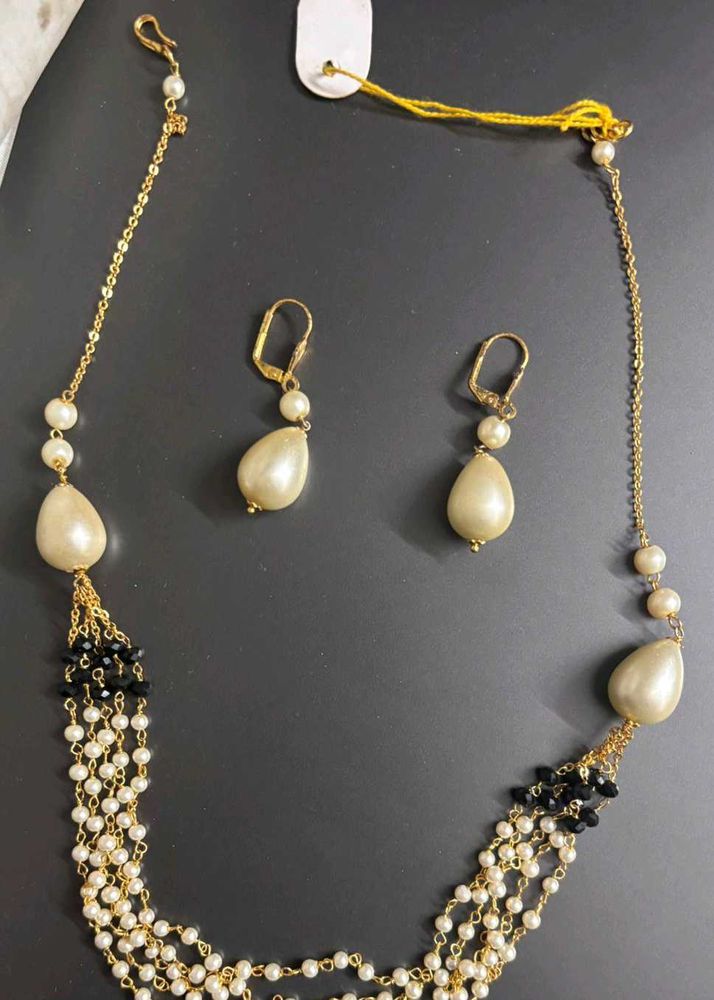 Pearl &amp; Gold Necklace Earring Set