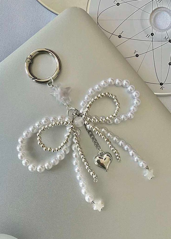 Pearl &amp; Silver Bow Keychain