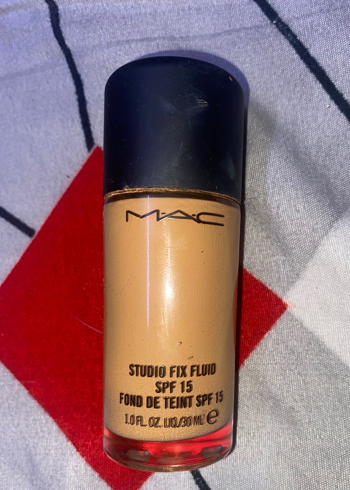 MAC NC 42 Foundation Sample