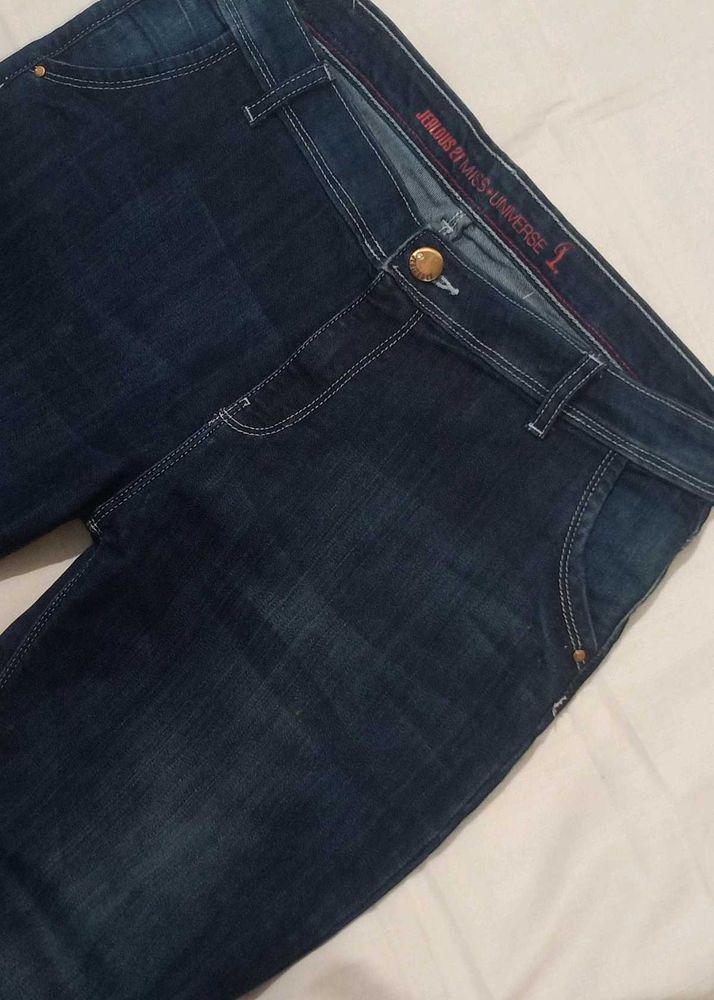 Stylish Torn Jeans - Dark Wash