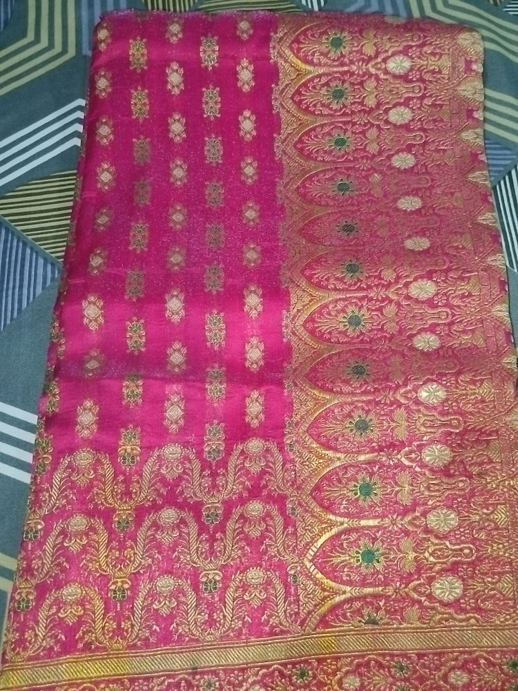 Classy Magenta Saree.