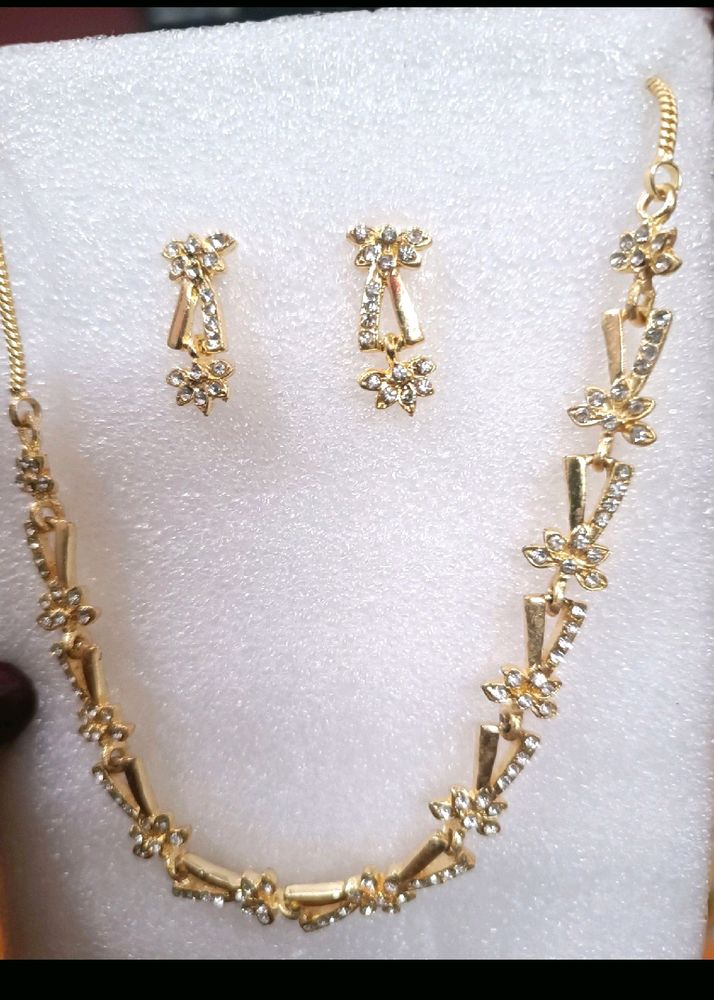 Office Wear Sleek Necklace With Earrings
