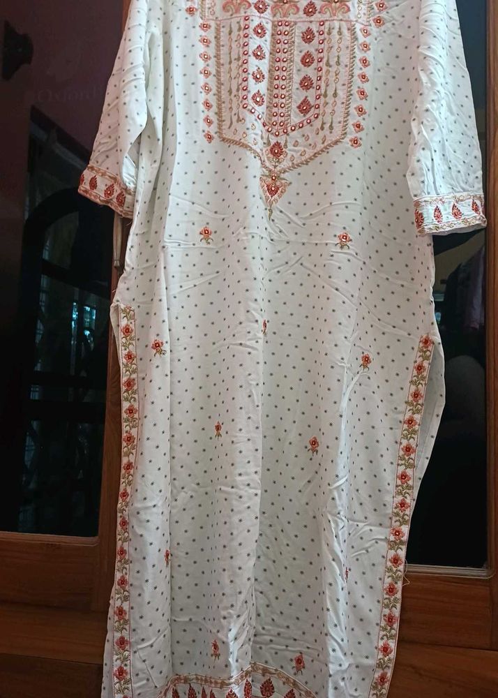 Elegant White Embroidered Kurta