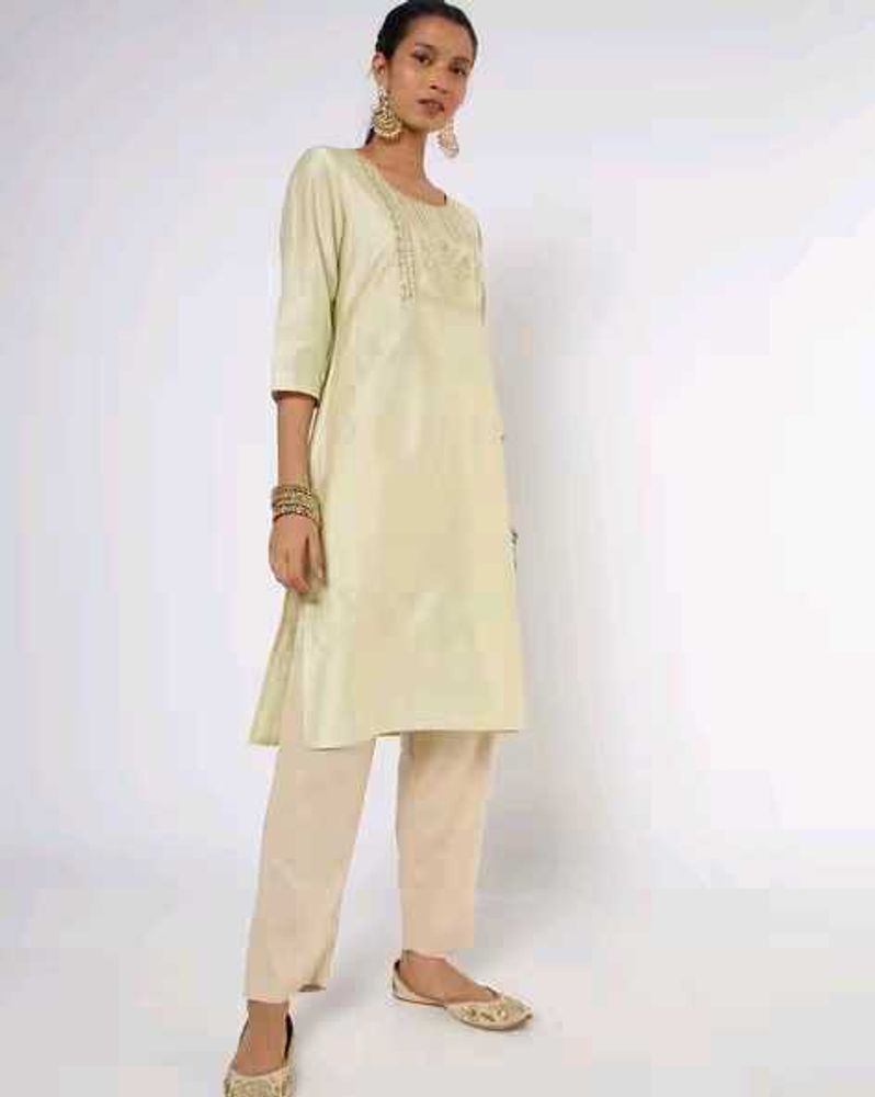 Avaasa Kurti