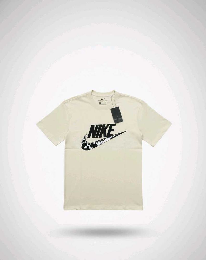 Nike Graphic Tee