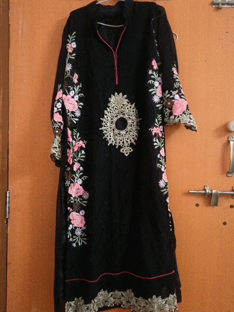 Black Embroidered Kurta