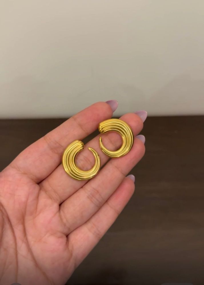 C shaped Gold Tone Hoop Earrings Anti-tarnish